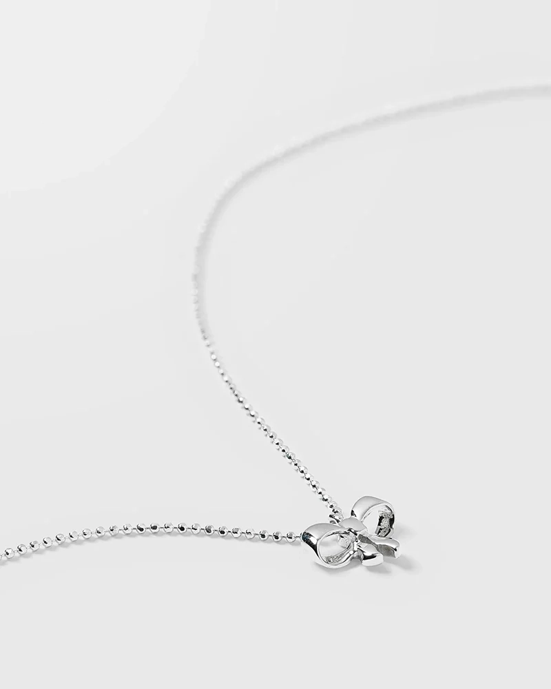 justerbar längd 40-44 cm.