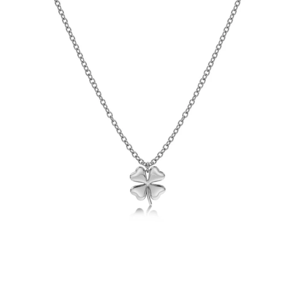 Halsband i polerat rostfritt stål med stilren fyrklöverberlock på tunn kedja från Edblads Lucky Mini-serie.