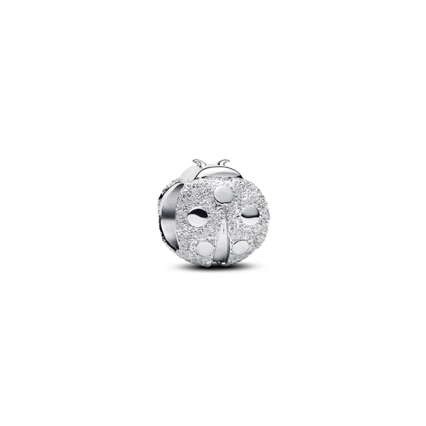 Nyckelpiga berlock i sterlingsilver med glittrande struktur