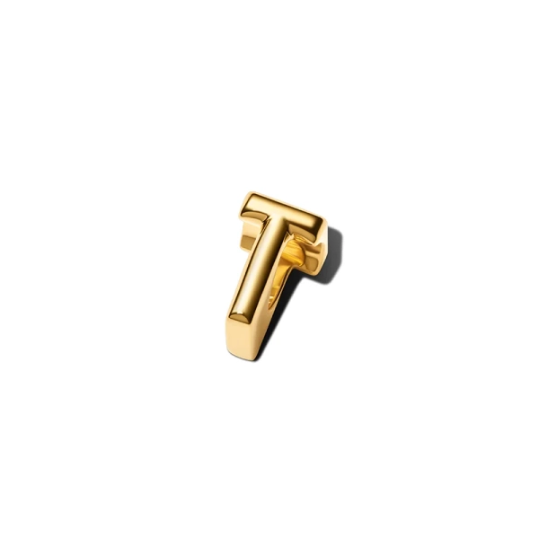 Bokstaven T Berlock Guld från Pandora Moments. Ge din stil en personlig känsla med denna vackra bokstavsberlock i 14K guldpläterad metall.