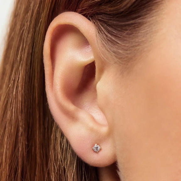 Venice Medio Earrings i 14K guld med gnistrande syntetiska diamanter från Sif Jakobs