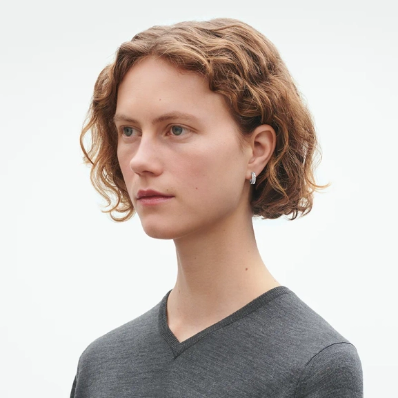 AW25_ECOM_ON-MODEL_FUSION_SMALL_EARHOOP_10016434