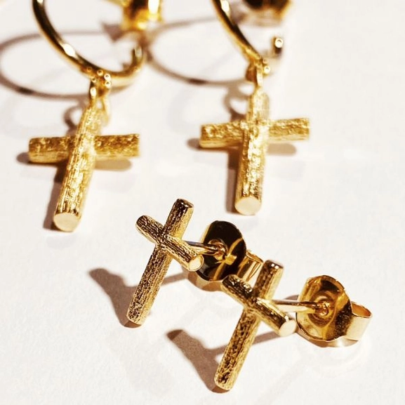 Branch Cross Pin Earring Silver - Emma Israelsson - Suuri valikoima & ilmainen lahjapaketointi - Nordicspectra.fi