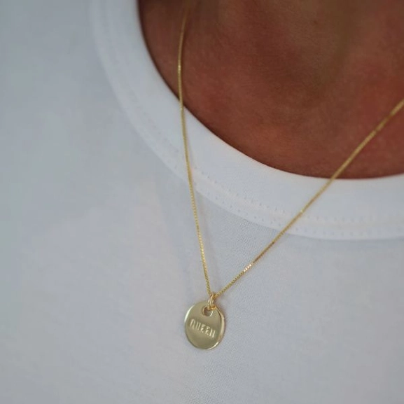 Queen Coin Necklace Gold - Emma Israelsson - Snabb frakt & paketinslagning - Nordicspectra.se