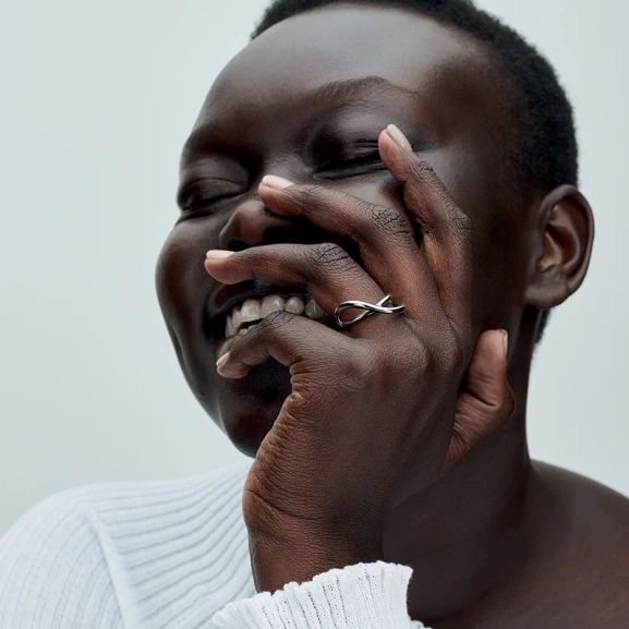 Organisch Geformter Unendlichkeitsring - PANDORA - Nordic Spectra