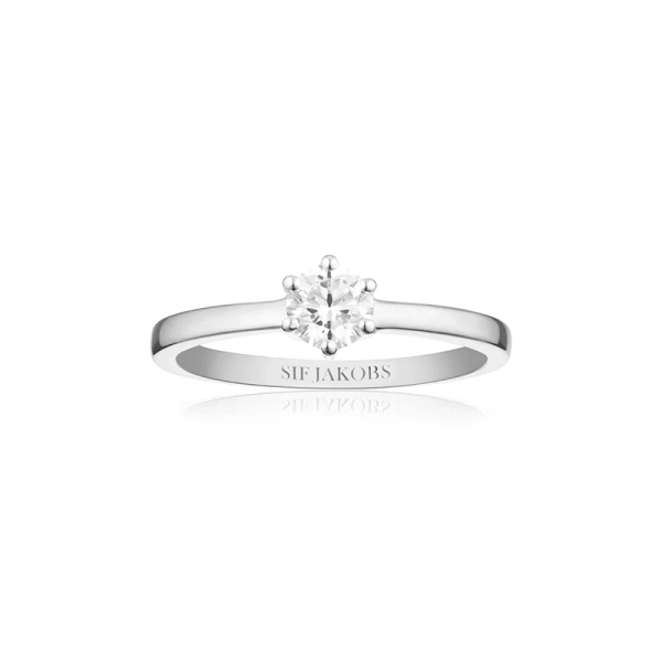 Ellera Uno Pianura Grande Ring i silver med glittrande cubic zirconia från Sif Jakobs kollektion Ellera.