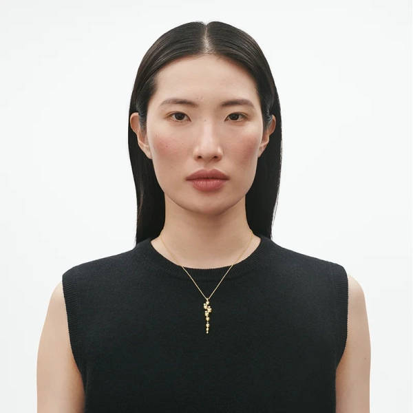 SS25_ECOM_ON-MODEL_MOONLIGHT GRAPES_LONG_PENDANT_20000666