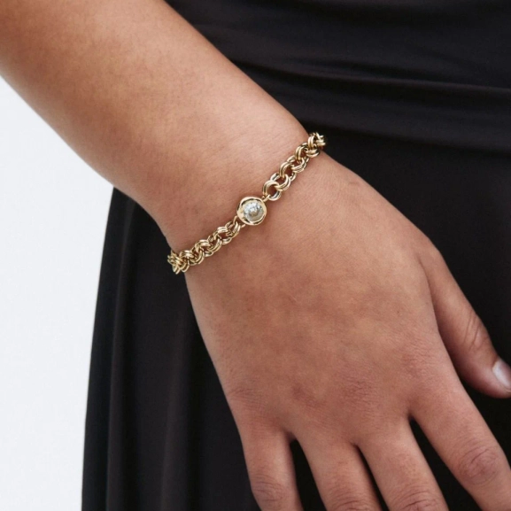 gnistrande sten i mitten