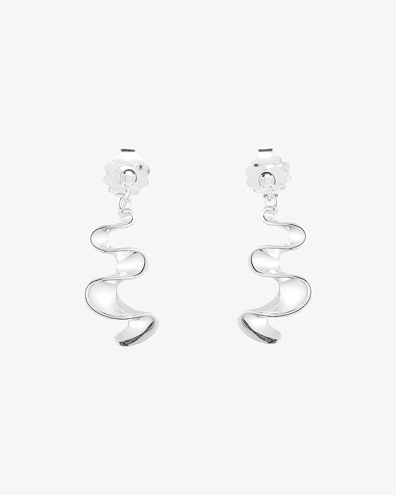 Kleine Ohrringe „Water Flow“ von Drakenberg Sjölin