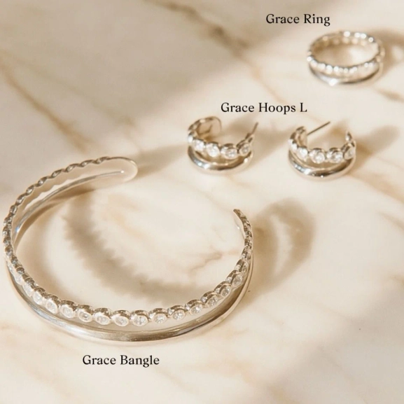 Stora hoops i blankt rostfritt stål med två bågar