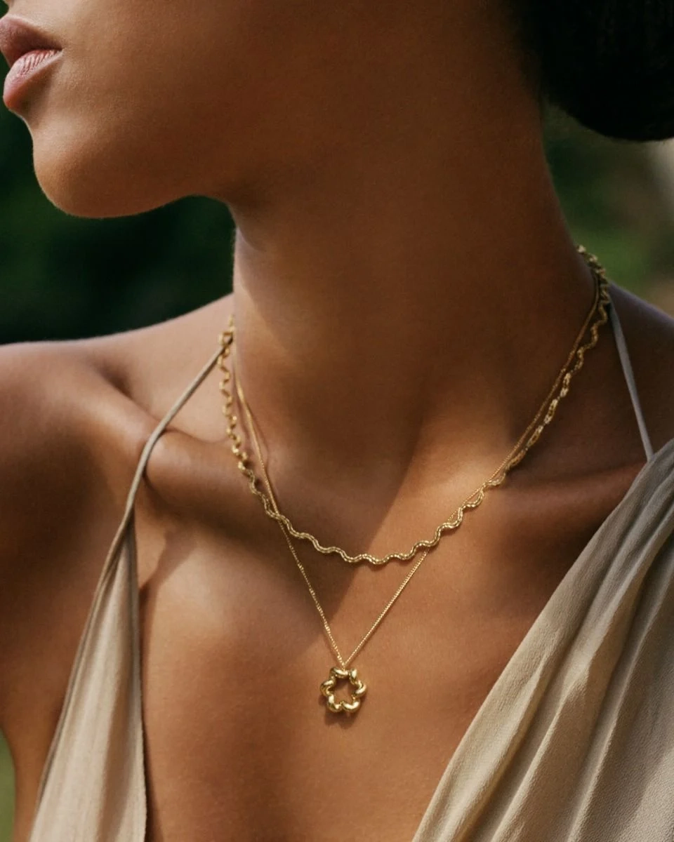 Halsband i 14K guldpläterat stål med spiralformad detalj
