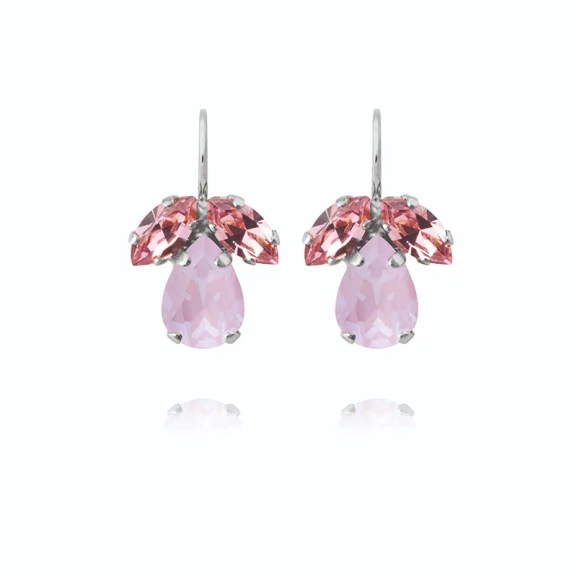 Timo Earrings i rhodiumpläterad mässing med mjuka rosa kristaller