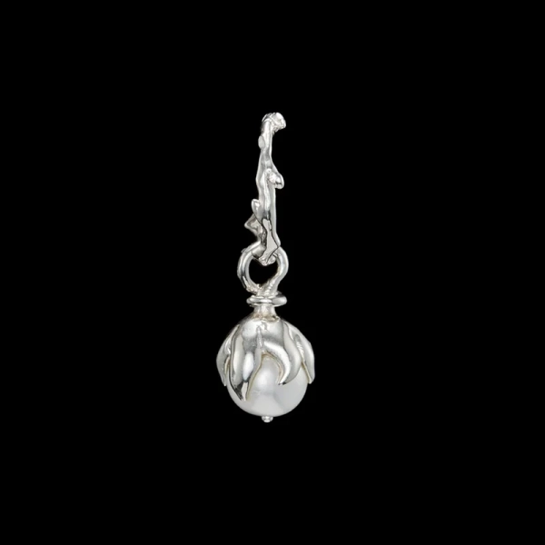 Bud Hoop Earring med sötvattenpärla