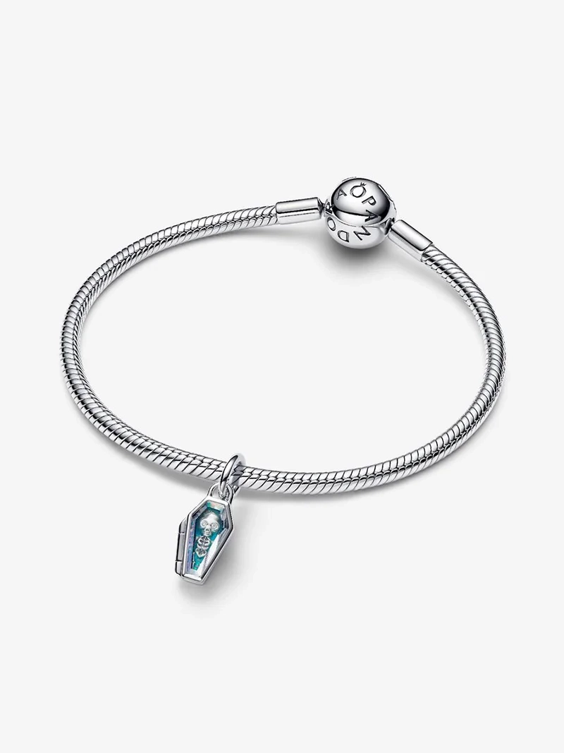 Självlysande Kista Öppningsbar Berlock från Pandora. Berlock i äkta silver med budskapet "Yours forever". Perfekt för Halloween-stil med extra dimension. Unik och förtrollande smyckesdetalj.