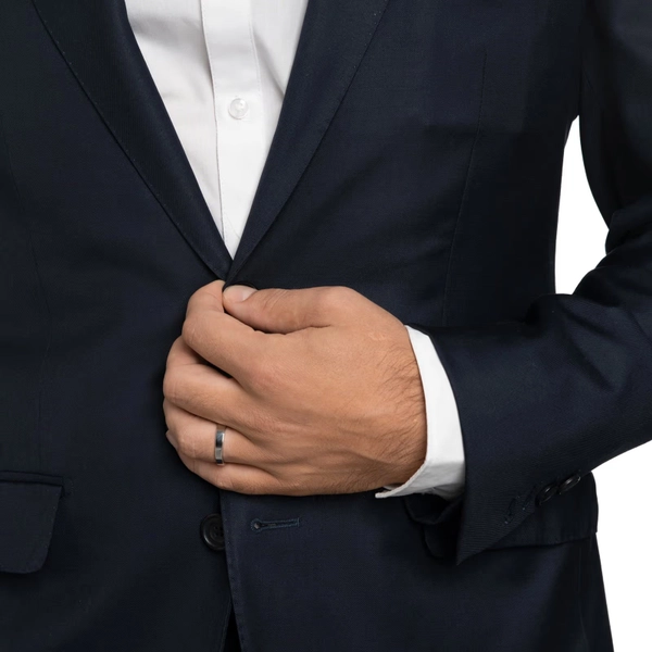 Irregular Slim Ring Platinum från Efva Attling i platina med mjukt böljande form