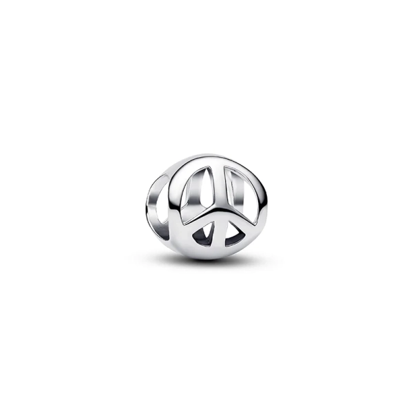 Mini Peace Berlock från Pandora Moments. En symbol för lugn och harmoni i en hektisk värld. Håll dig balanserad och jordad med denna eleganta berlock i sterlingsilver.