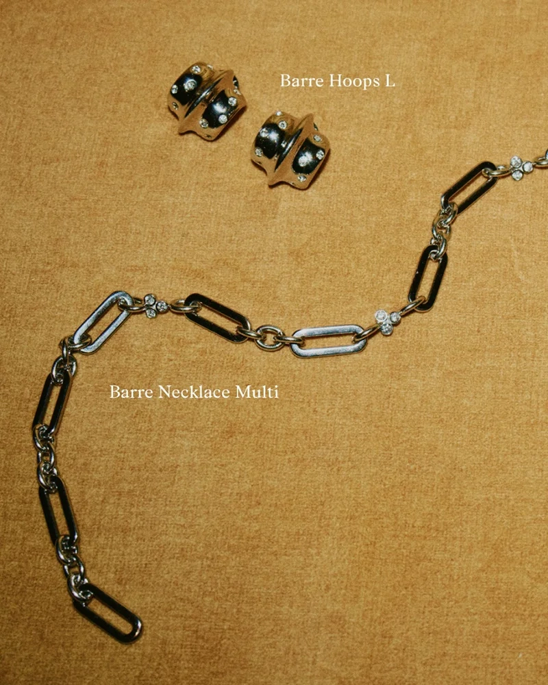 inspirerat av balettens elegans. Längd 42 cm.