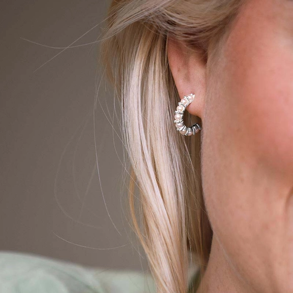 Petite Star Pearl Hoops - Drakenberg Sjölin Örhängen - Snabb frakt & paketinslagning - Nordic Spectra