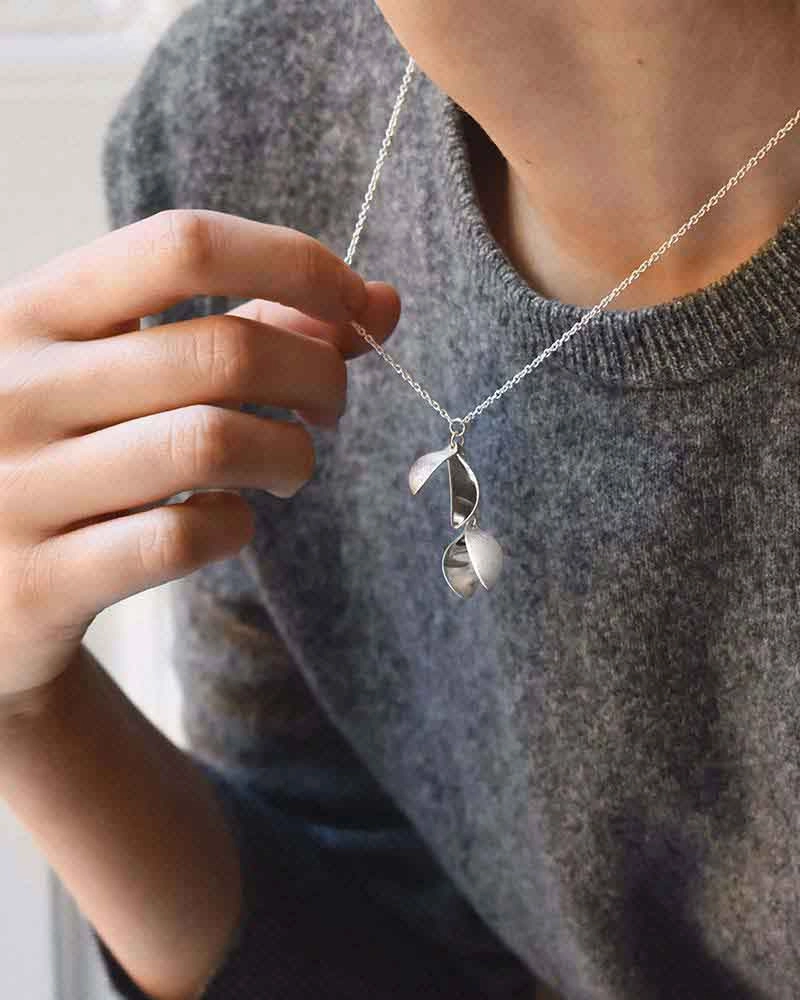 Blossom Single Necklace - Drakenberg Sjölin Halsband - Snabb frakt & paketinslagning - Nordicspectra.se