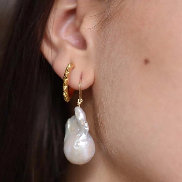 Pyramid Hoops Gold - Sophie By Sophie - Snabb frakt & paketinslagning - Nordicspectra.se