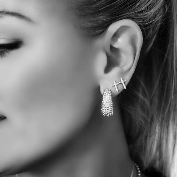 Branch Cross Pin Earring Silver - Emma Israelsson - Suuri valikoima & ilmainen lahjapaketointi - Nordicspectra.fi