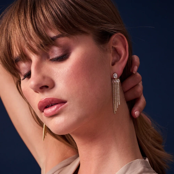 elegant und länglich mit funkelnden Zirkonia