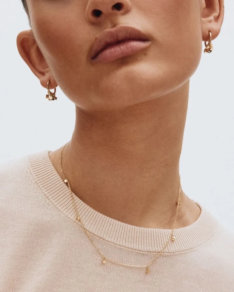 med en elegant och modern design