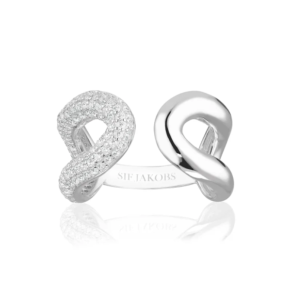 Capri Due Ring i silver med gnistrande cubic zirconia från Sif Jakobs Capri-kollektion.
