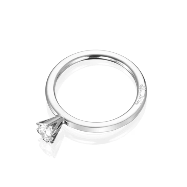 High On Love Ring 0.30 ct Platinum från Efva Attling
