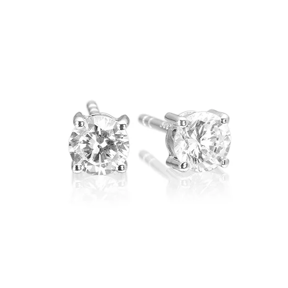Princess Round Medio Örhängen i silver med gnistrande Cubic Zirconia-stenar från Sif Jakobs Princess-kollektion.