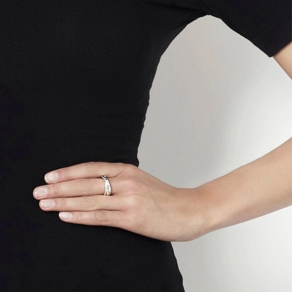 Pencez De Moy Edge Ring - Efva Attling - Suuri valikoima & ilmainen lahjapaketointi - Nordicspectra.fi