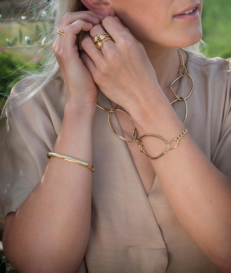 KLARA Armring Guld - Astrid & Agnes - Snabb frakt & paketinslagning - Nordicspectra.se