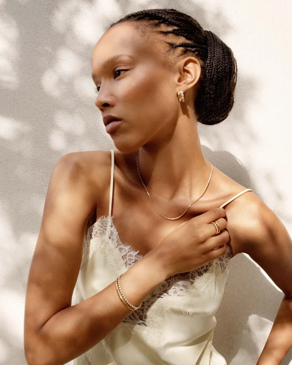 ser ut som dubbla örhängen.