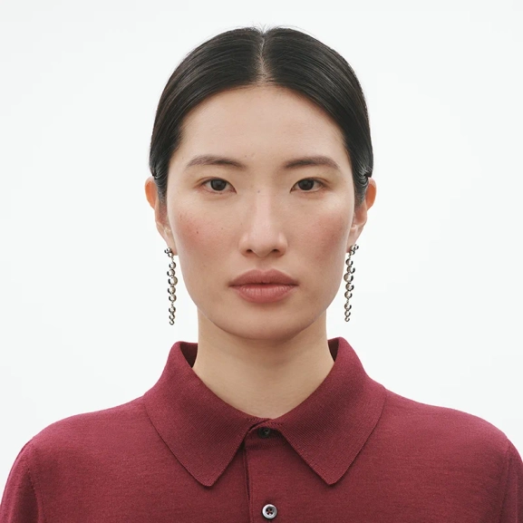 SS25_ECOM_ON-MODEL_MOONLIGHT GRAPES_EARRING_10019040