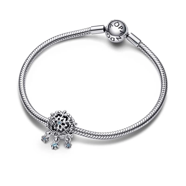 Icy Snowflake Drop Charm - PANDORA - Snabb frakt & paketinslagning - Nordicspectra.se