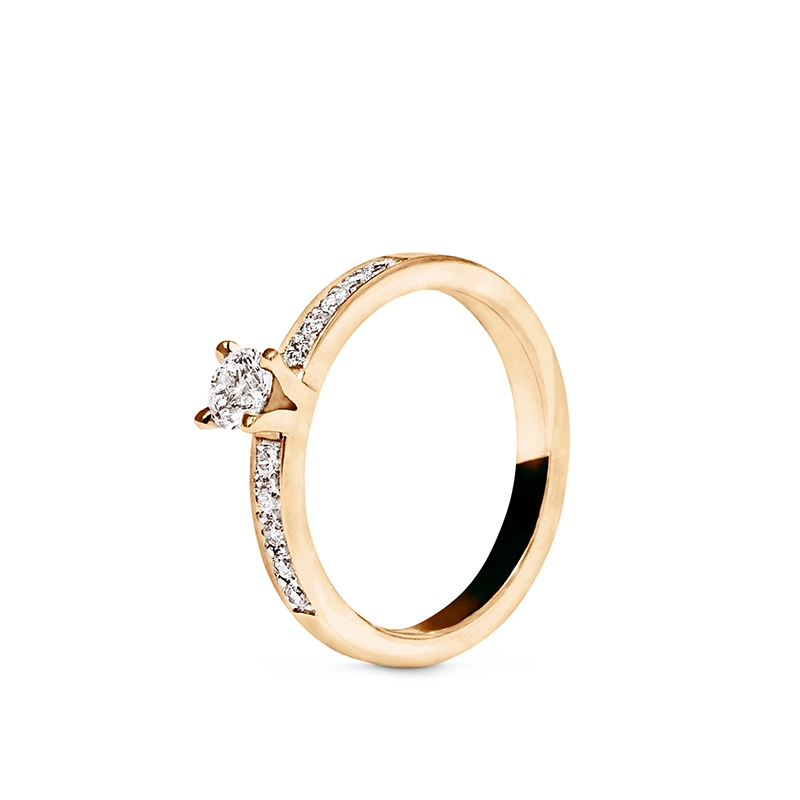 Nordic Spectra – Sofia Solitärring med sidostenar 0,50 ct Guld