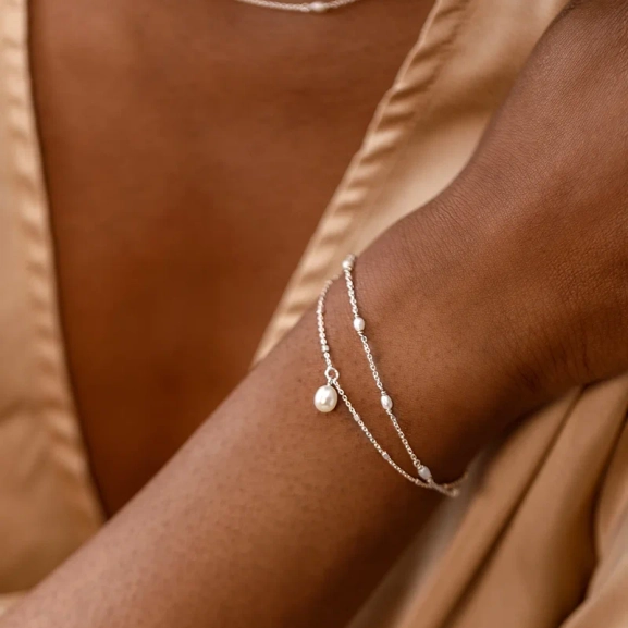 Treasure Multi Pearl Bracelet Silver - Syster P - Snabb leverans & Gratis paketinslagning - Nordic Spectra