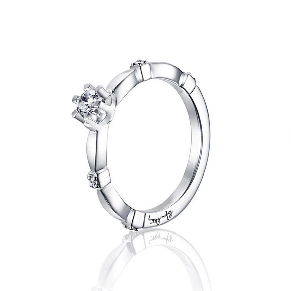 Forget Me Not Star Ring White Gold - Efva Attling ringar - Snabb frakt & paketinslagning - Nordicspectra.se