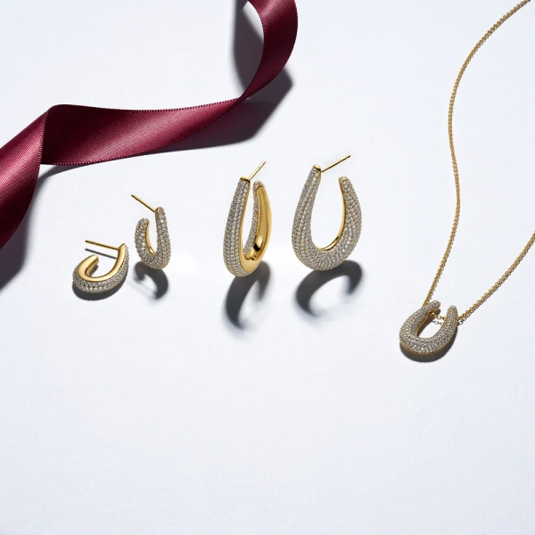 Goccia Halsband Guld från Sif Jakobs i 18K guldpläterat silver med gnistrande cubic zirconia
