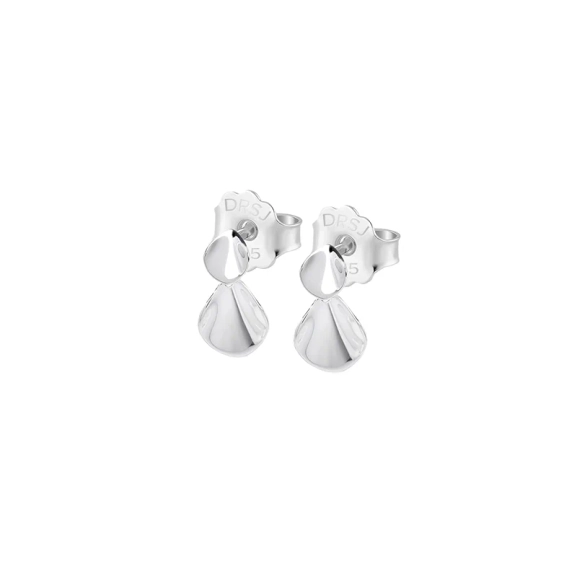 Hortensia Drop Studs – eleganta örhängen i återvunnet silver med blombladsdesign från Drakenberg Sjölin.