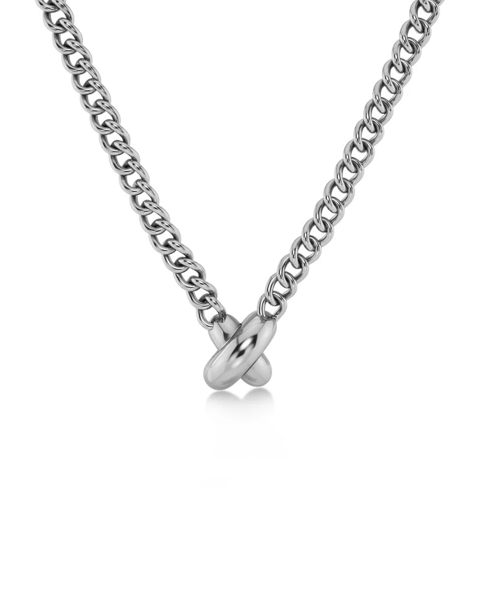 Halsband i blankt rostfritt stål med kraftig kedja och ett stilrent X-motiv i centrum