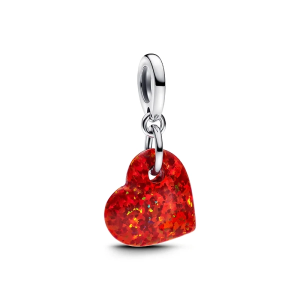 Hängberlock med Skimrande Rött Hjärta i sterlingsilver och syntetisk opal från Pandora Moments. Ge din stil en våg av färg med denna vackra berlock som är perfekt för Alla hjärtans dag.