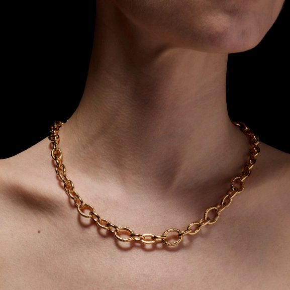 47 cm warme Kette aus 18-karätig vergoldetem Silber mit offenen Gliedern von Maria Nilsdotter.