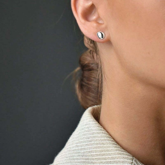 Stardust Drop Studs Polished - Drakenberg Sjölin Örhängen - Snabb frakt & paketinslagning - Nordicspectra.se