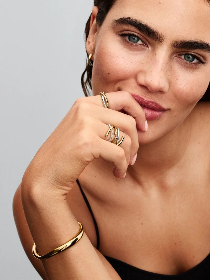 Organiskt Tvåfärgad Ring Silver & Guld från Pandora Essence - En unik design i sterlingsilver och 14 karat guldplätering som lyfter din stil med en subtil känsla av lyx.