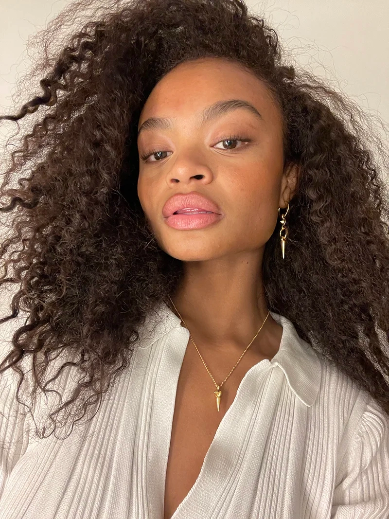 Juno Long Single Earring Gold - Syster P - Snabb leverans & Gratis paketinslagning - Nordic Spectra