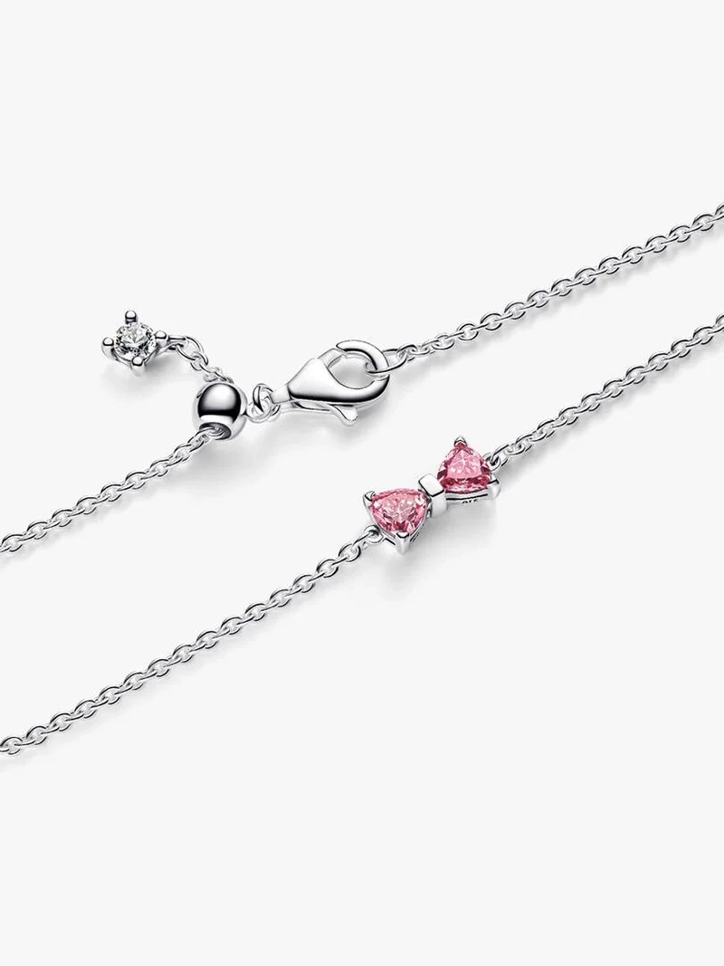 Armbandet Rosa Rosett från Pandora Timeless i glänsande sterlingsilver med rosa och klara kristaller för en elegant och glamourös stil.