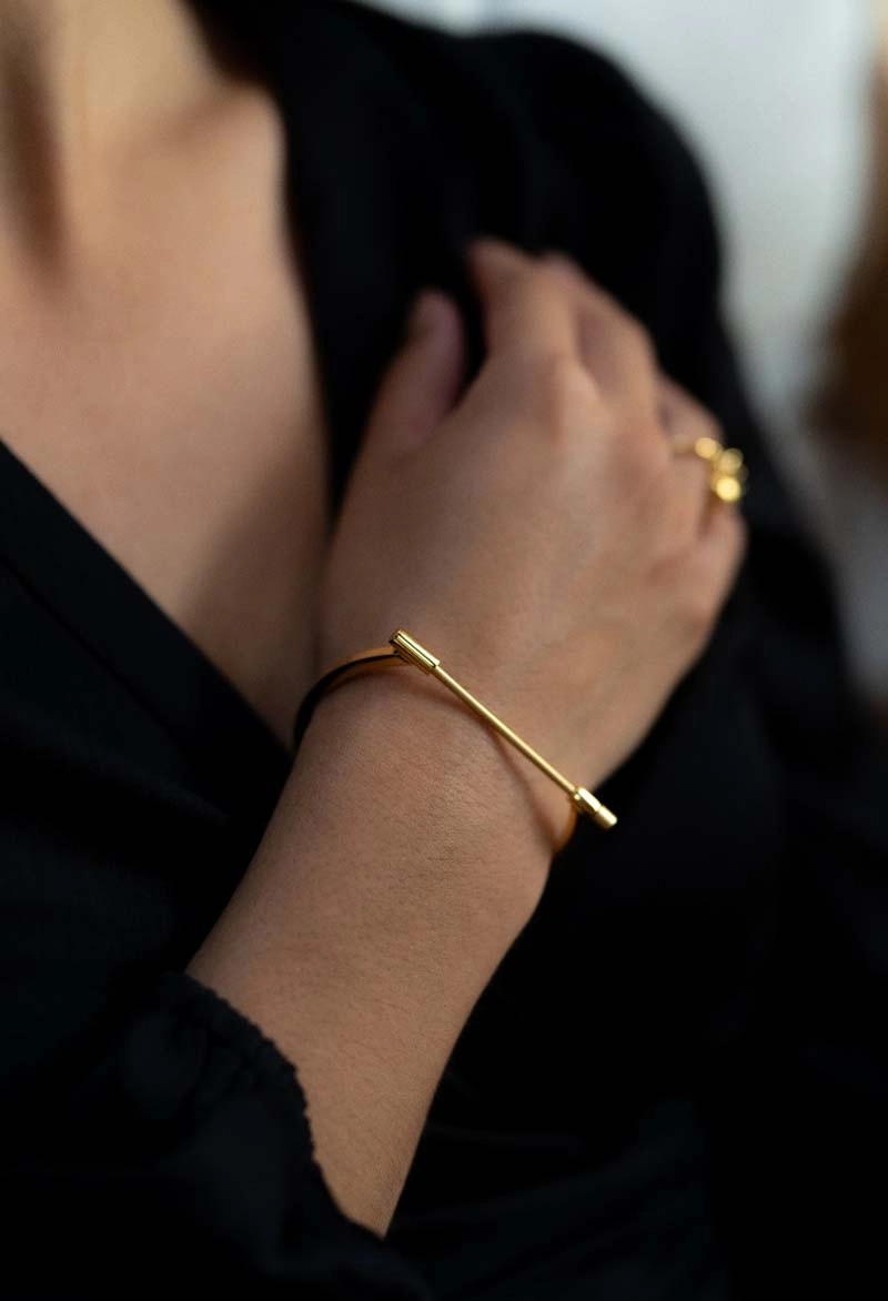 Omega Bangle - Gold - Skultuna - Snabb frakt & paketinslagning - Nordicspectra.se