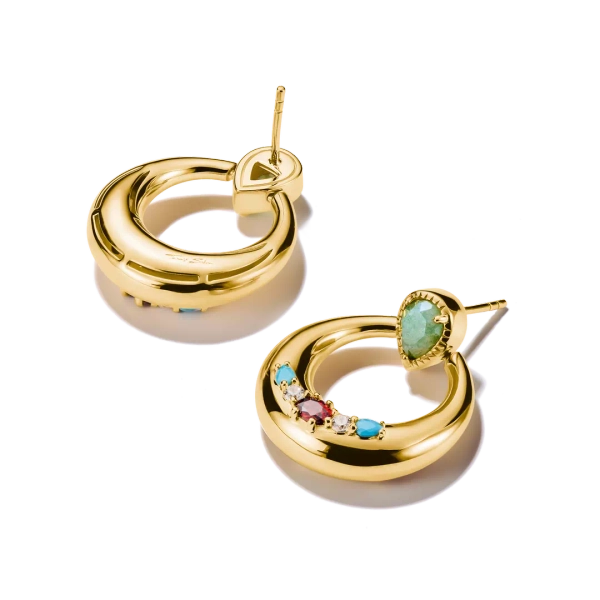 Turkos med Glittrande Stenar Creoler Guld från Thomas Sabo med droppformad aventurin och färgstarka zirkoniastenar.