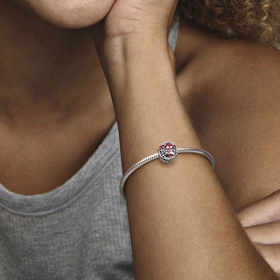 Marvel Spider-Man Soaring City Charm - PANDORA - Suuri valikoima & ilmainen lahjapaketointi - Nordicspectra.fi